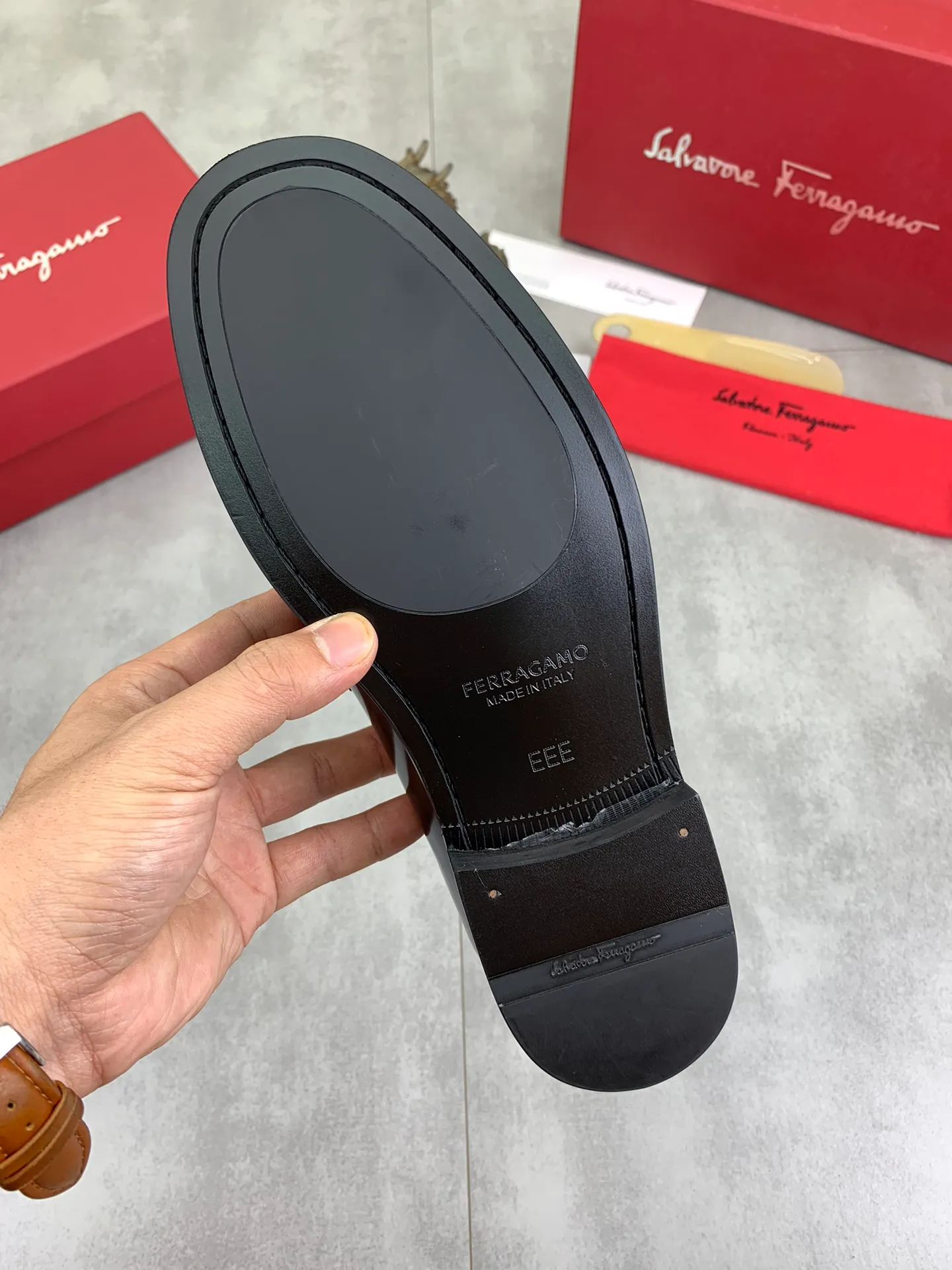 Men's Men's Shoes 💰P460💰[New Style] Water-dyed Niuli 🆘[Salvatore Ferragamo] Ferragamo's latest casual business leather shoes for men! Available at counters simultaneously! The fabric is made of specially imported original calfskin, the lining is made of imported water-dyed cowhide, and the original combination outsole is absolutely luxurious and leads the fashion trend. Matching code: 38-45; 3️⃣ colors available
